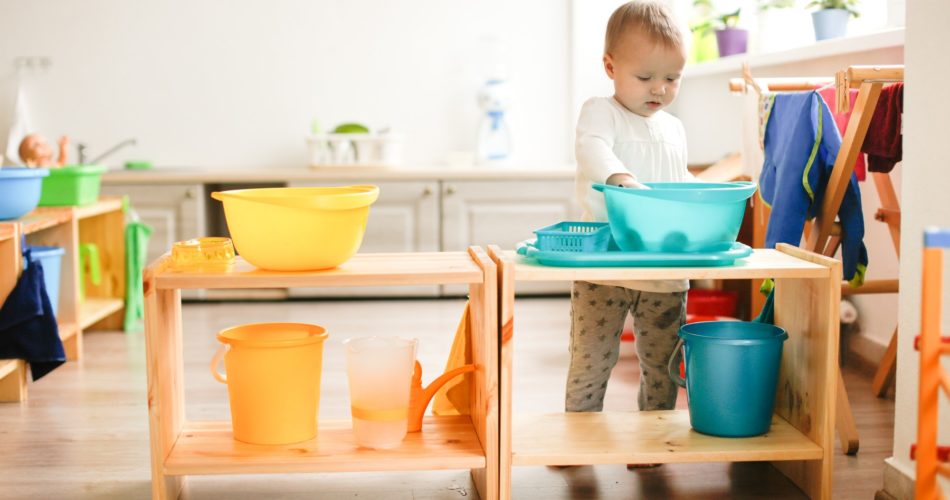 developing sensory activities with water and objects, montessori and earlier child development